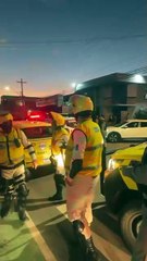 Homem morre e outro fica gravemente ferido em acidente entre carro e motocicleta na Jatiúca