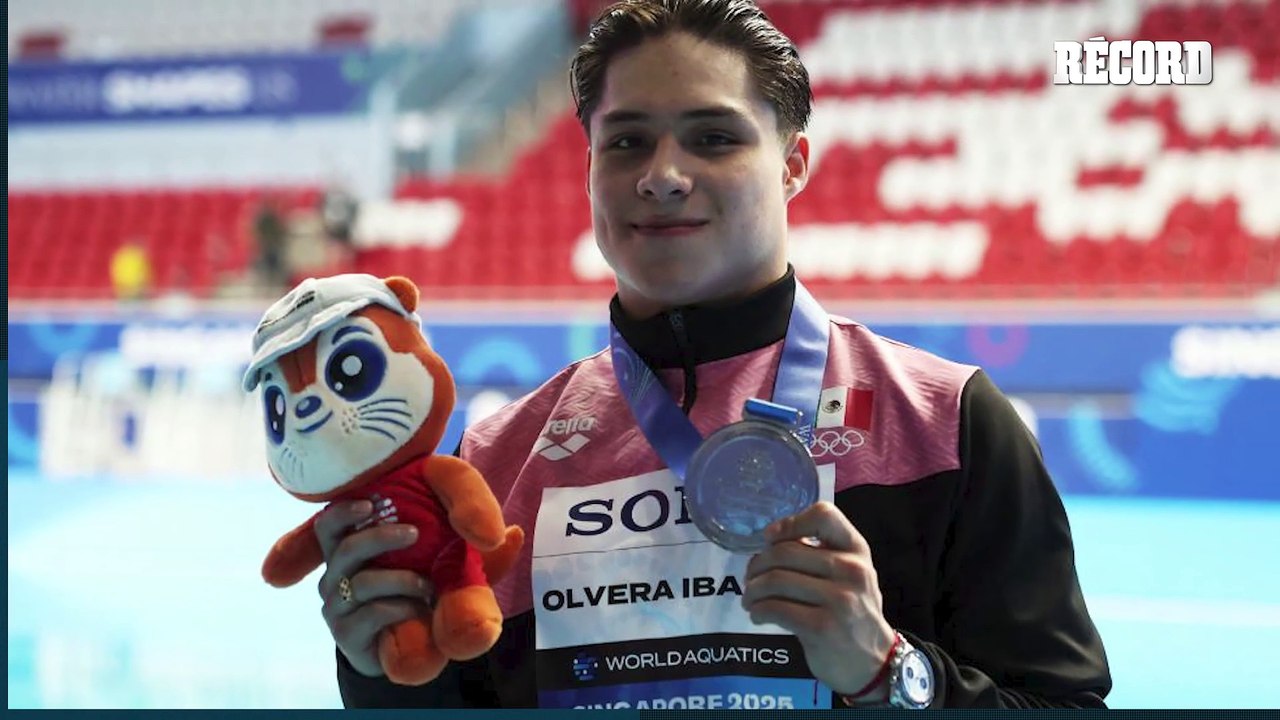 Reconoce gobierno de Nuevo León a clavadistas medallistas en el Mundial de Singapur 2025