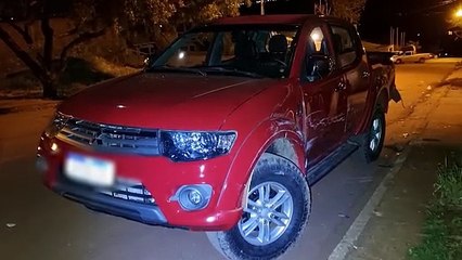Casal amarga prejuízo após ter veículo atingido por caminhonete em fuga da polícia