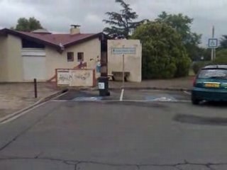 mets le ballon ou tu veux!!( in the street)