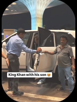 srk & son: a heartwarming airport moment! 💖✈️ #throwback #srk #srk #bollywood #fatherson #viralmoment #airportdiaries #celebritysightings #throwbackthursday #familyfirst
