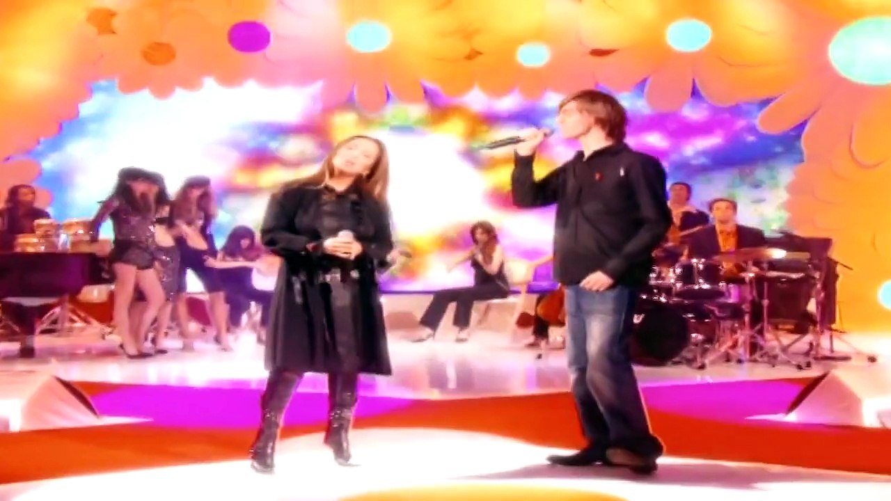 Hélèbe Segara et Thierry Amiel — “L'amour est un soleil” — Hélèbe Segara et Thierry Amiel (L. Plamondon / R. Musumarra – R. Zaneli) | Chantons ensemble contre le Sida — © 2004 TF1 VIDEO