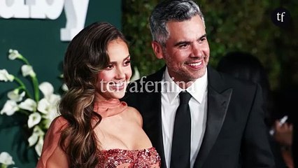 "J'ai cru que c'était sa fille" : L'ex-mari de Jessica Alba vu avec "une version plus jeune" et de 20 ans de moins que lui