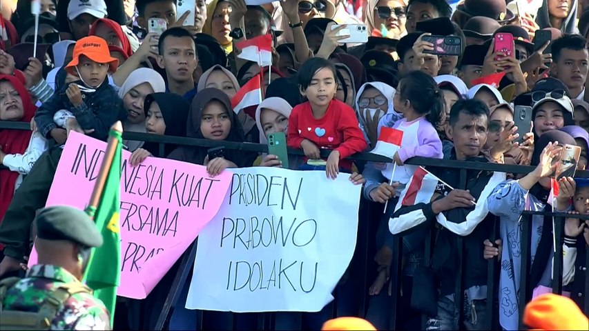 Senyum Anak-anak dan Sorak Warga Sambut Prabowo di Batujajar