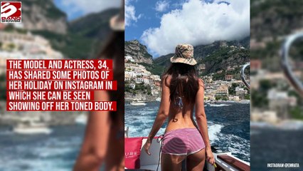 Emily Ratajkowski flaunts peachy bum in thong bikini