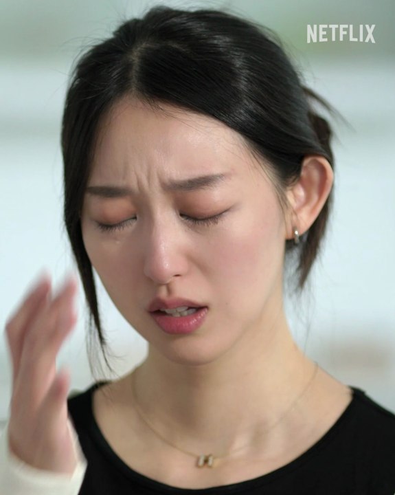 나는 신이다>의 두 번째 이야기. 현재진행형으로 반복되는 비극 속 생존자의 입으로 전...
