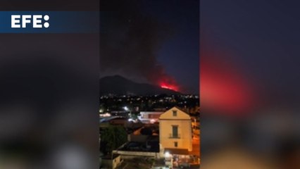 Un gran incendio afecta la ladera del Vesubio