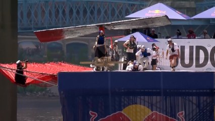 El original y divertido Red Bull Flugtag aterriza en Cincinnati
