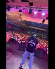 El video del dramático accidente del cantante de Dale Q' Va en pleno show: "Puntos en la cabeza"