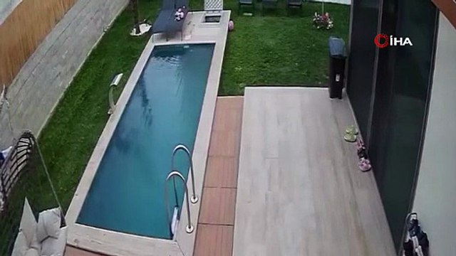 Balıkesir’deki depremde korkunç görüntü! Yüzme havuzu beşik gibi sallandı