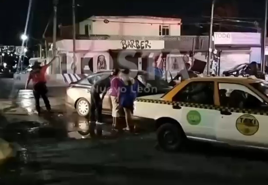 Choque deja dos menores lesionados en zona norte de Monterrey