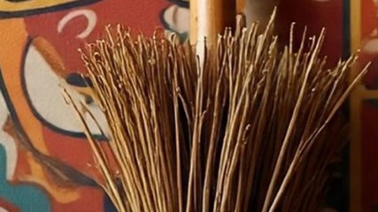 वास्तु के अनुसार नई झाड़ू लाने के बाद जरूर करें ये काम!