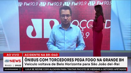 Ônibus com torcedores do Cruzeiro pega fogo, mas ninguém se fere
