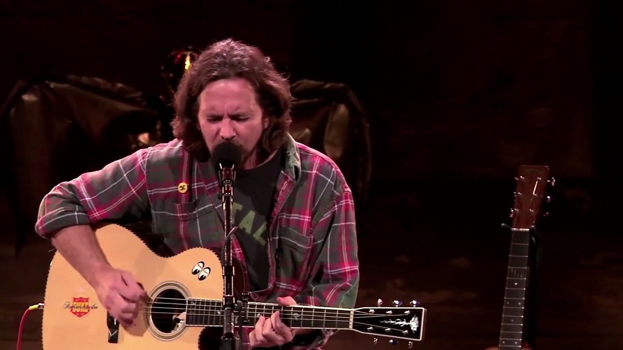 Around the Bend (Pearl Jam song) - Eddie Vedder (live)