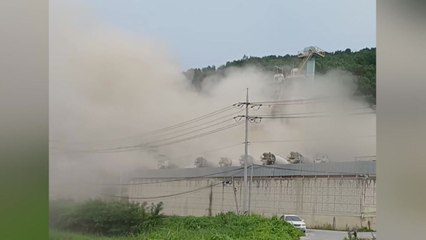 세종서 레미콘 공장 분진 세례...인근 마을 덮쳐 / YTN