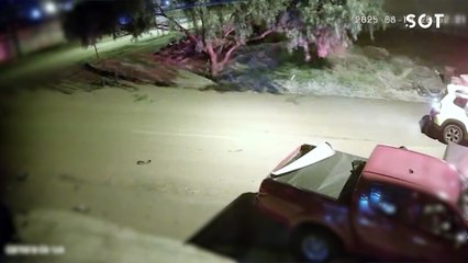 Câmera registra perseguição policial, colisão e apreensão de grande quantidade de droga no Bairro Cascavel Velho