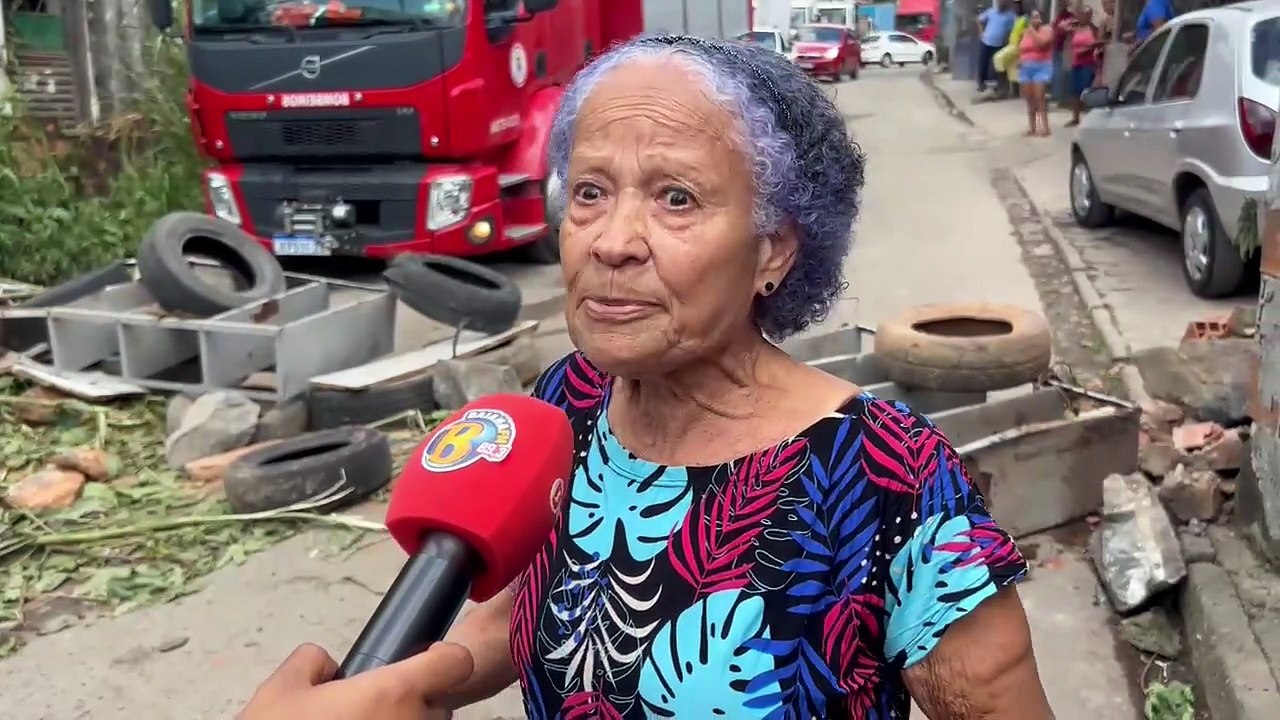 Moradores da Palestina fazem protesto após obra da Embasa deixar rua intransitável