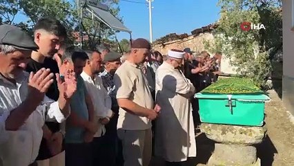 Hasar gören camiden malzeme düşmesi sonucu ölen adam toprağa verildi