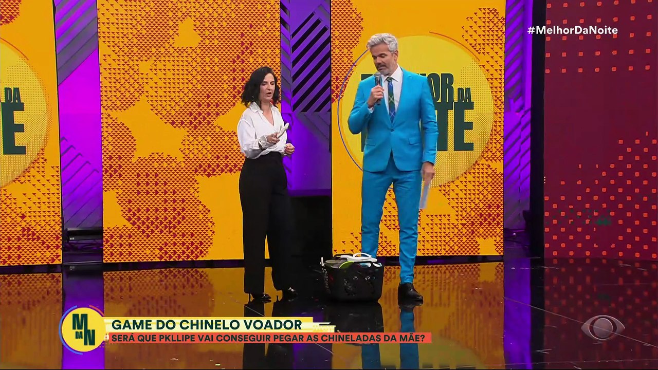 Game do chinelo voador: Pklippe e Tuca encaram desafio | Melhor da Noite