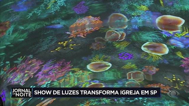 Show de luzes transforma igreja em espetáculo artístico