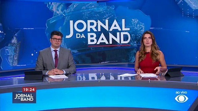 Acidente entre carreta e ônibus deixa 11 mortos e 45 feridos