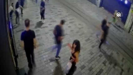 Beyoğlu'nda 3 kişiyi bıçakla yaralayan kadın tutuklandı