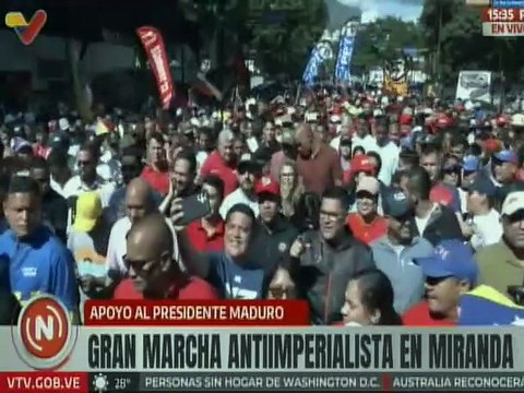 Caraqueños se movilizan en apoyo al presidente Nicolás Maduro