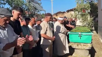 Hasar gören camiden malzeme düşmesi sonucu ölen adam toprağa verildi