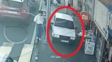 Otomobiliyle kaldırımdan ilerleyen sürücüye 11 bin TL ceza