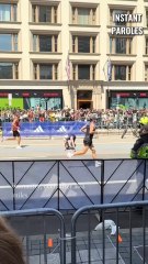 This man stops mid-marathon to help a runner finish the race