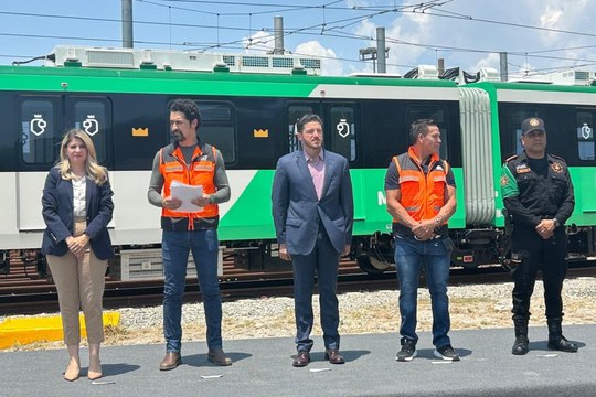 Samuel García pone en marcha nuevos vagones para la Línea 1 del Metro en Nuevo León