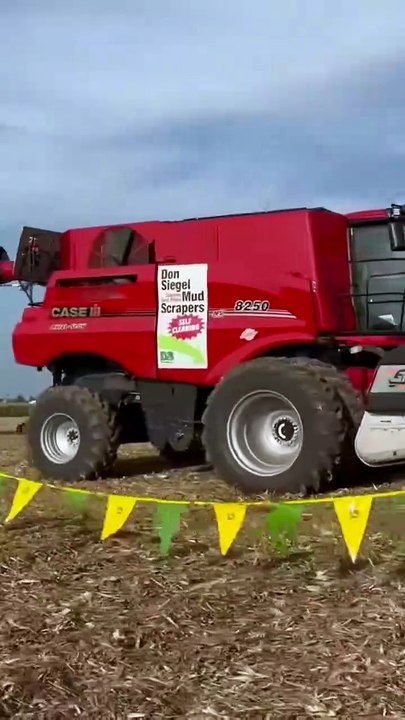 (Part 2) Biggest Tractor I’ve Ever Seen #LauraFarms  #farmer  #farmer...