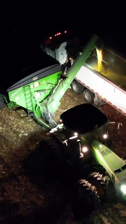 Harvesting Corn At Night(Part 1)#LauraFarms #farmer  #farmers  #farme...
