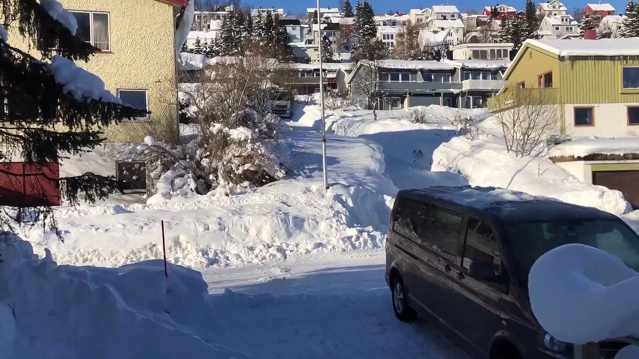 Kayan Kamyonu Durduran Kar Yığını