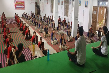 swm news: मेहनत के दम पर युवा गढ़ रहे है सफलता की कहानी