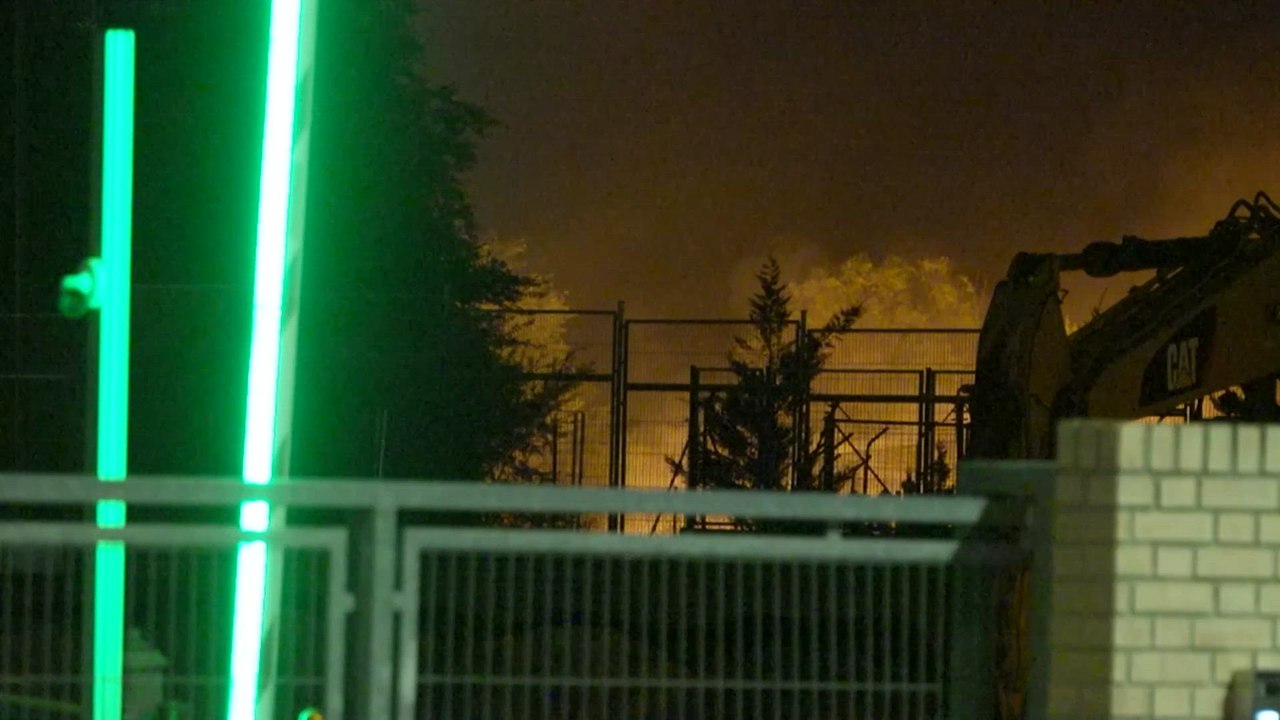 BRUTAL INCENDIO sacude MADRID y obliga a DESALOJAR a cientos de personas | ESPAÑA en ALERTA MÁXIMA