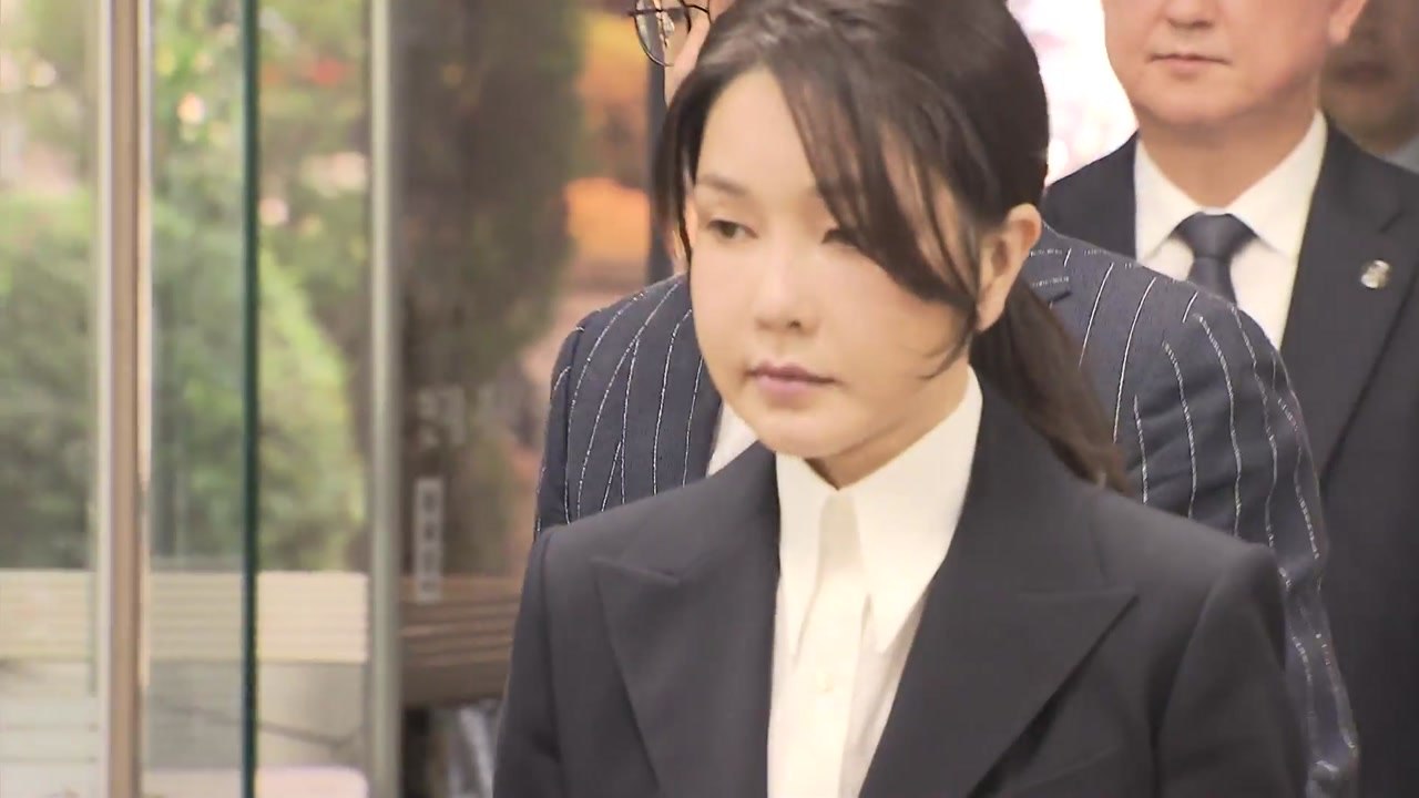 김건희, 남부구치소 도착...특검, '나토 순방 목걸이' 확보 / YTN