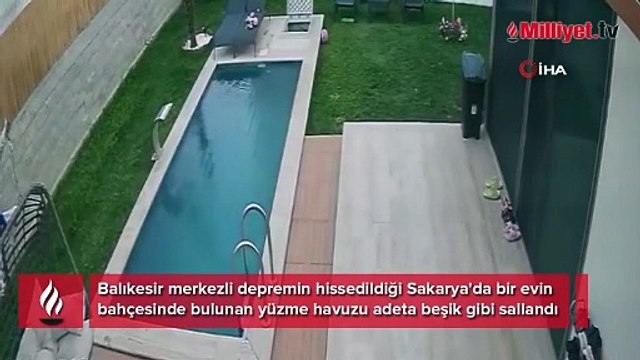 Yüzme havuzu adeta beşik gibi sallandı! Güvenlik kamerası...