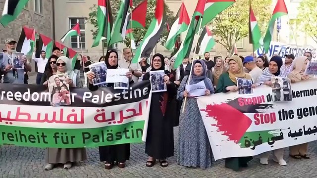 Berlin protesters condemn killing of journalists in Gaza airstrikes