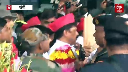 दिशोम गुरु को श्रद्धांजलि देने झारखंड पहुंचे अखिलेश यादव, एयरपोर्ट पर कार्यकर्ताओं ने किया जोरदार स्वागत