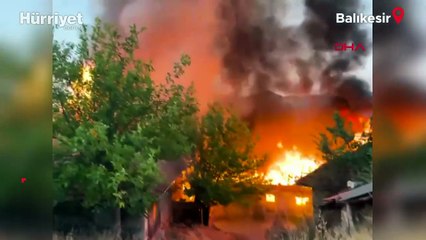 Balıkesir'de yangın: Mahallede 15 ev tamamen yandı