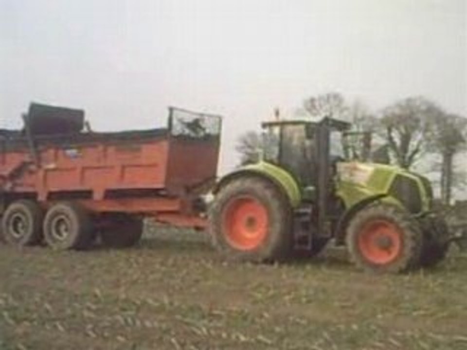 épandage de composte avec claas axion et sodimac
