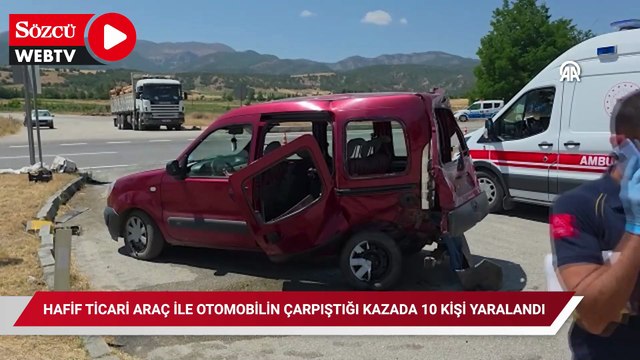 Hafif ticari araç ile otomobilin çarpıştığı kazada 10 kişi yaralandı