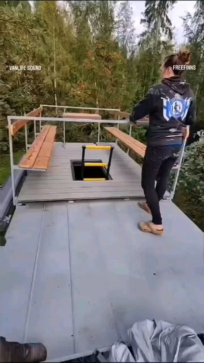 Uper Bench on the top bus