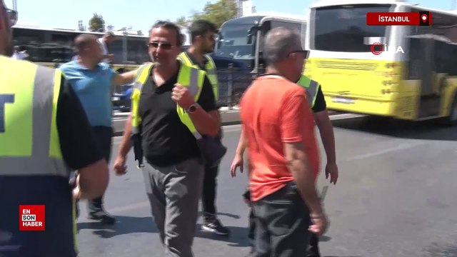 İstanbul'da İETT otobüsünün motor kısmında yangın çıktı