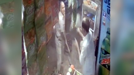 एएसआई ने एक मिनट में बरसाए 40 डंडे...