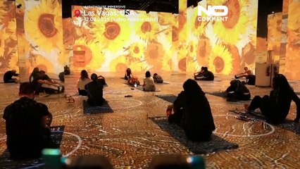 یوگا در میان شاهکارهای ون‌گوگ؛ تجربه‌ای رنگارنگ در لاس‌وگاس