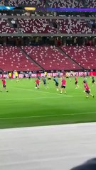 ¡Dowman deja en el suelo a Heinze en un duelo increíble! ⚽