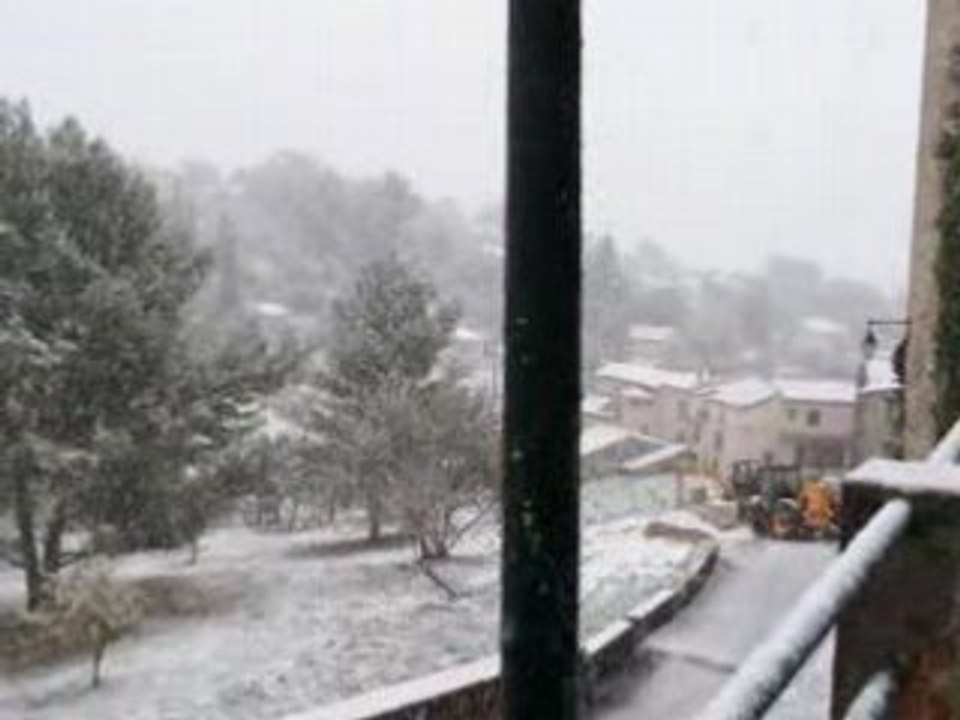 Neige place de lirette1.avi