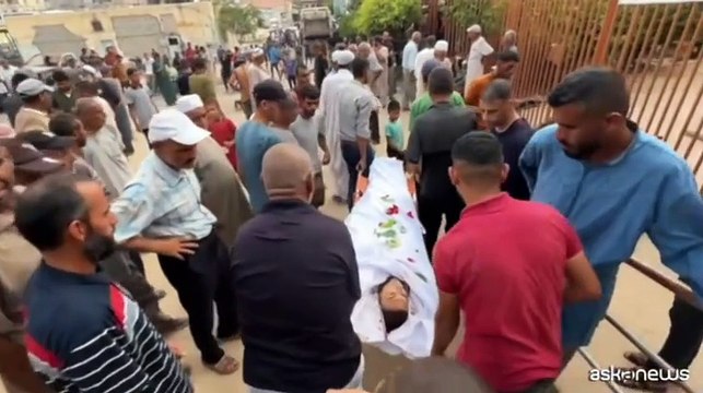 A Gaza si piangono i morti dopo ultimi attacchi: 89 uccisi in 24 ore